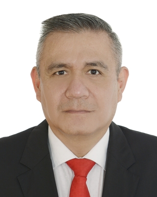 Dr. César Gerardo León Velarde